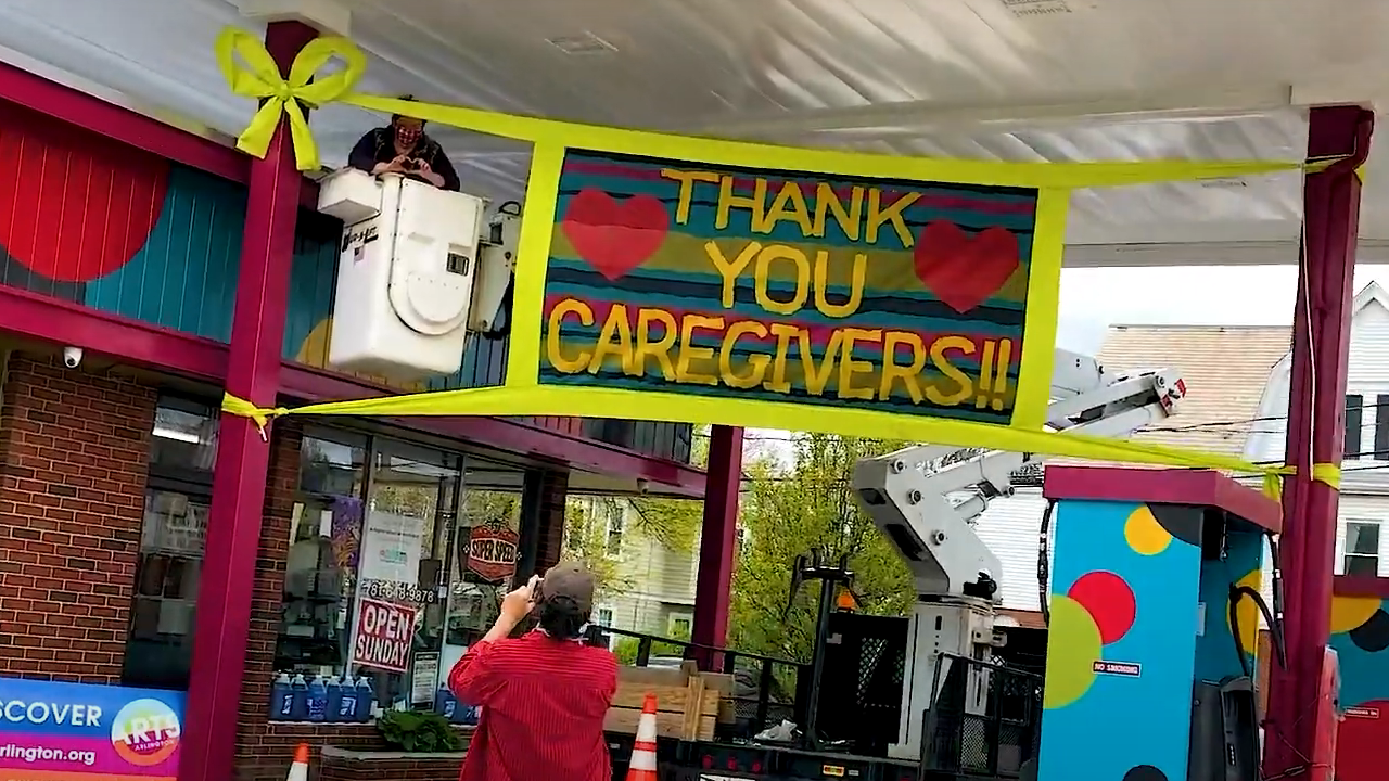 Arlington service station raises a sign of hope and thanks