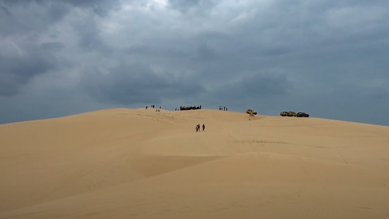 Dat Lanh Chim Dau (Good Land for a Bird to Perch) by Rodrigo Souza